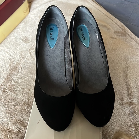 Fitzwell black suede heels round toe 11 ww - Picture 2 of 5